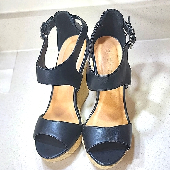 Wild Diva Platform Wedges Size 7 1/2 - Picture 4 of 10
